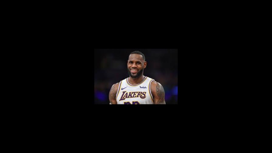 LeBron James pagará multas de exreos para que puedan votar en Florida