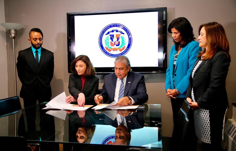 Consulado en Nueva York firma acuerdo con instituto para capacitar a dominicanos