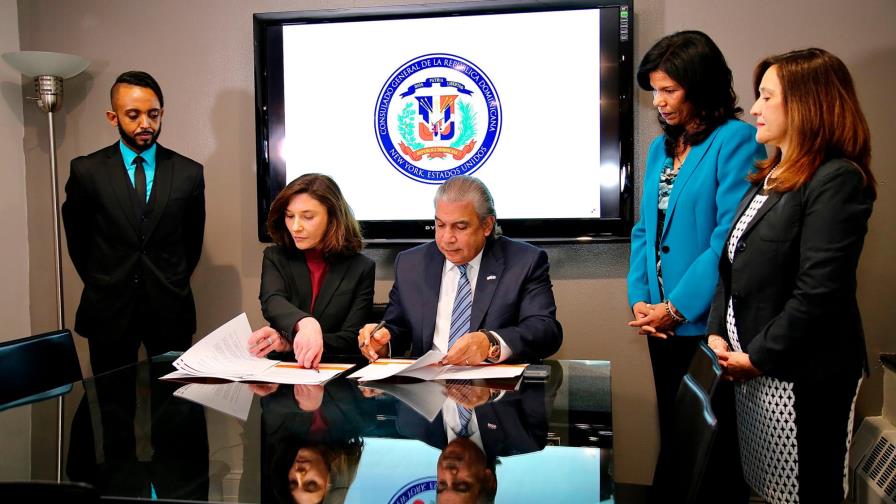 Consulado en Nueva York firma acuerdo con instituto para capacitar a dominicanos Consulado en Nueva York firma acuerdo con instituto para capacitar a dominicanos