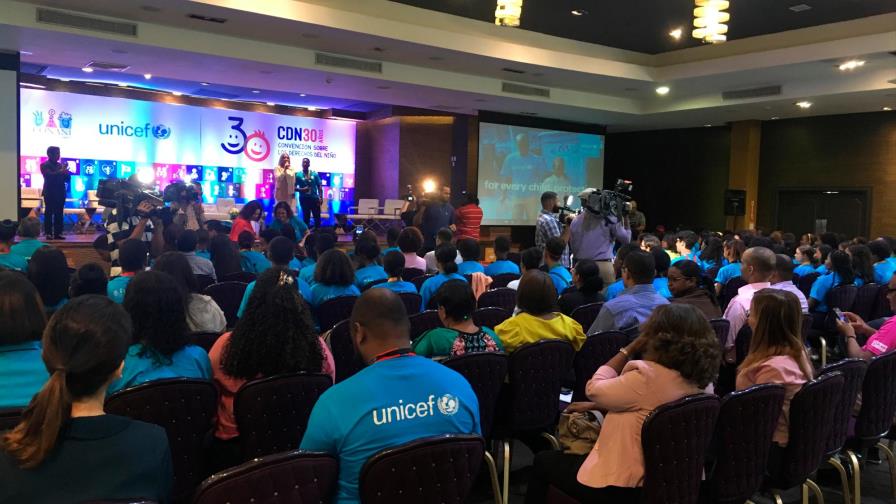 Adolescentes analizan el cumplimiento de los derechos del niño Adolescentes analizan el cumplimiento de los derechos del niño