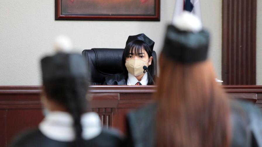 Tribunal devuelve a prisión a un oficial policial reincidente en agredir a su expareja