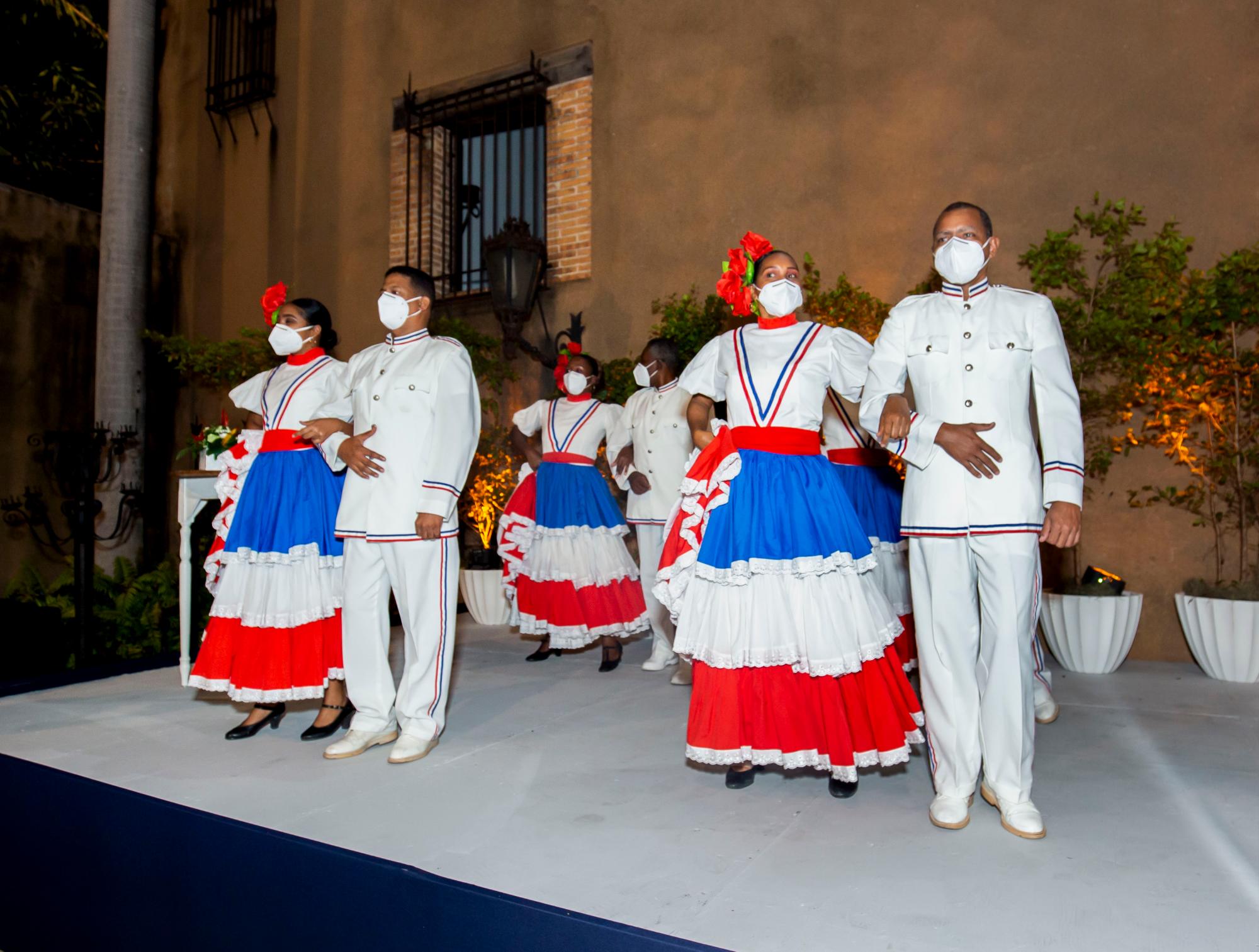 La velada fue ambientada con presentaciones artísticas y culturales para el deleite de los asistentes invitados.