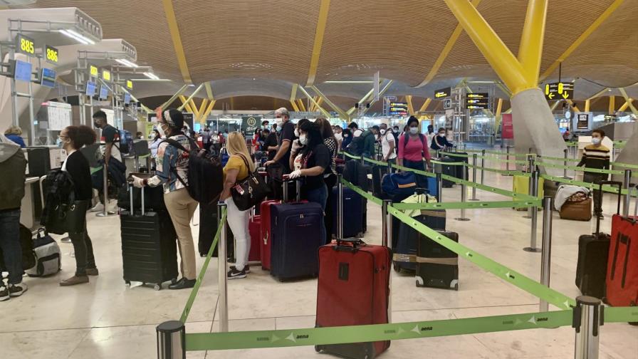 Este lunes llegan 199 dominicanos que estaban varados en España