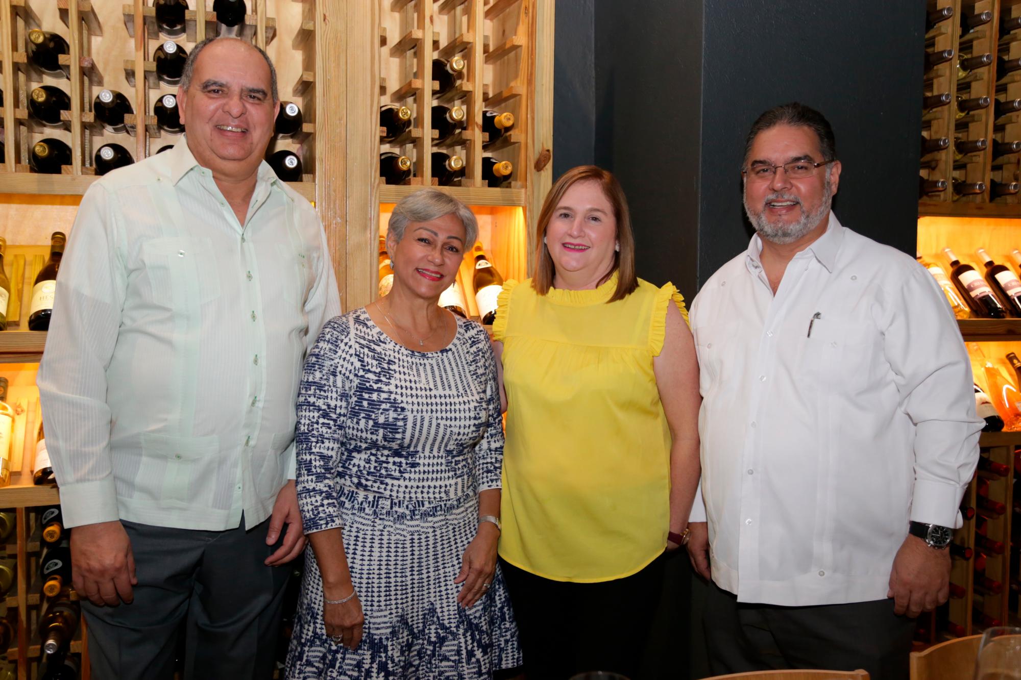 José Jaime Molina, Victoria Gómez de Molina, Clarissa Barceló de Rodríguez y Raúl Rodríguez.