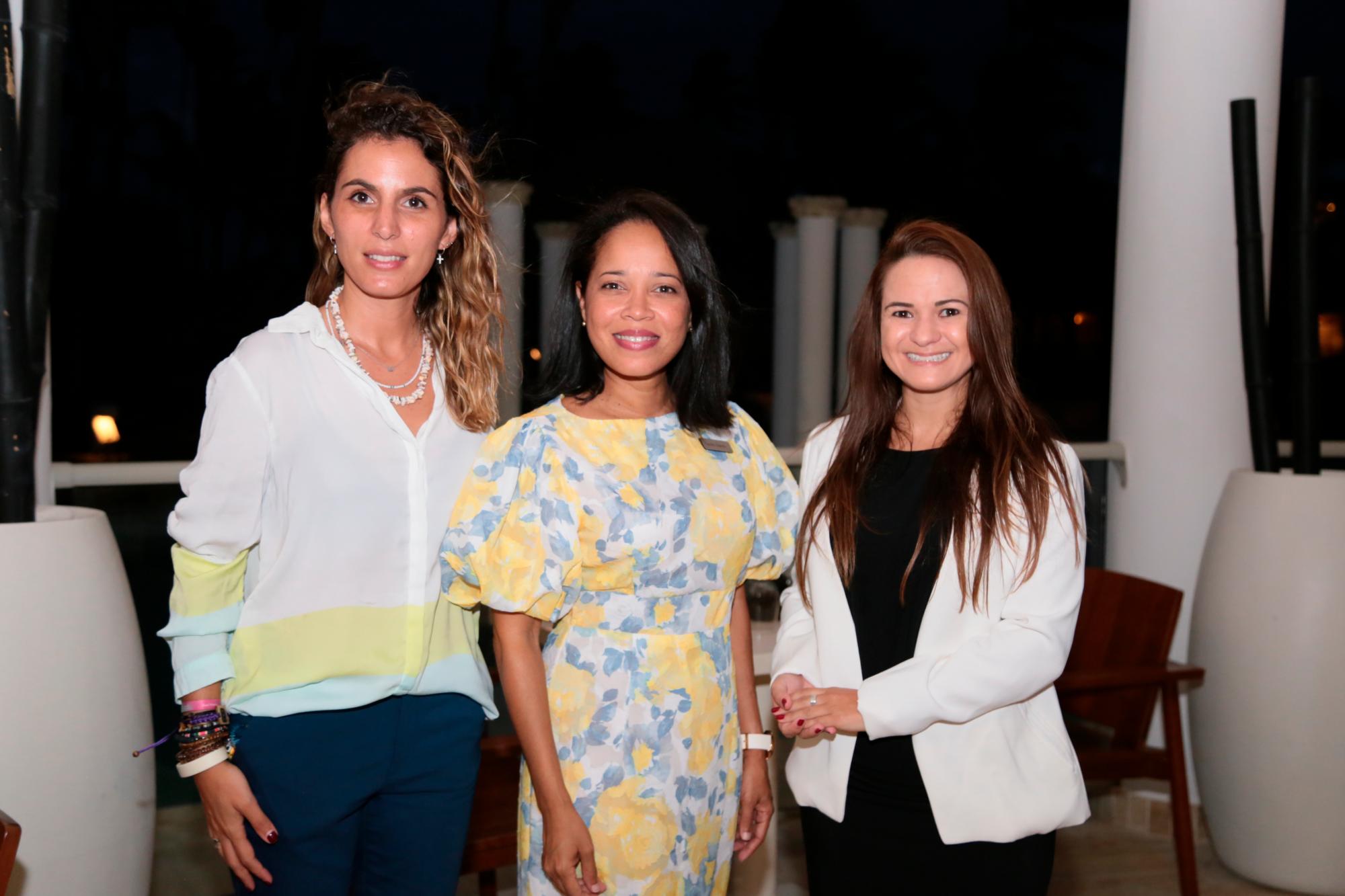 Mayté Vázquez, Carolina Valentín y Adriane Romero.