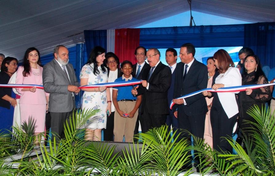 Gobierno entrega cinco centros educativos en Santo Domingo Este