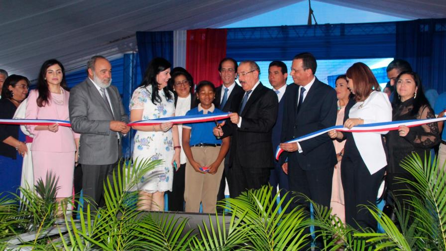 Gobierno entrega cinco centros educativos en Santo Domingo Este Gobierno entrega cinco centros educativos en Santo Domingo Este
