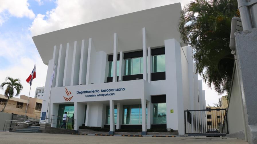  Departamento Aeroportuario asegura pagará a empleados que faltan por cobrar el mes de junio
