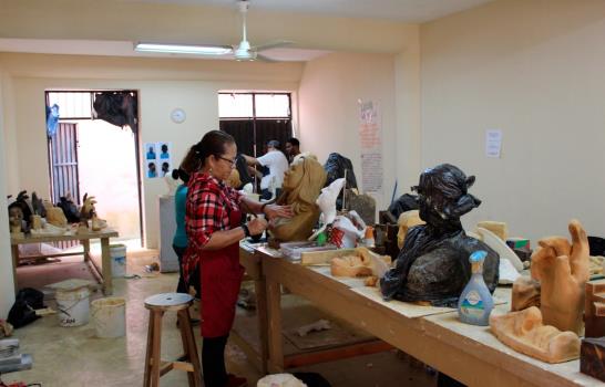 Escuela Nacional de Artes Visuales inaugurará colectiva Escuela Nacional de Artes Visuales inaugurará colectiva