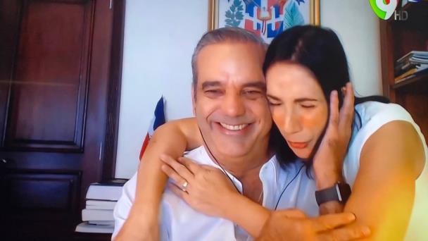Luis Abinader ayuda a su esposa a cocinar y limpiar en la cuarentena