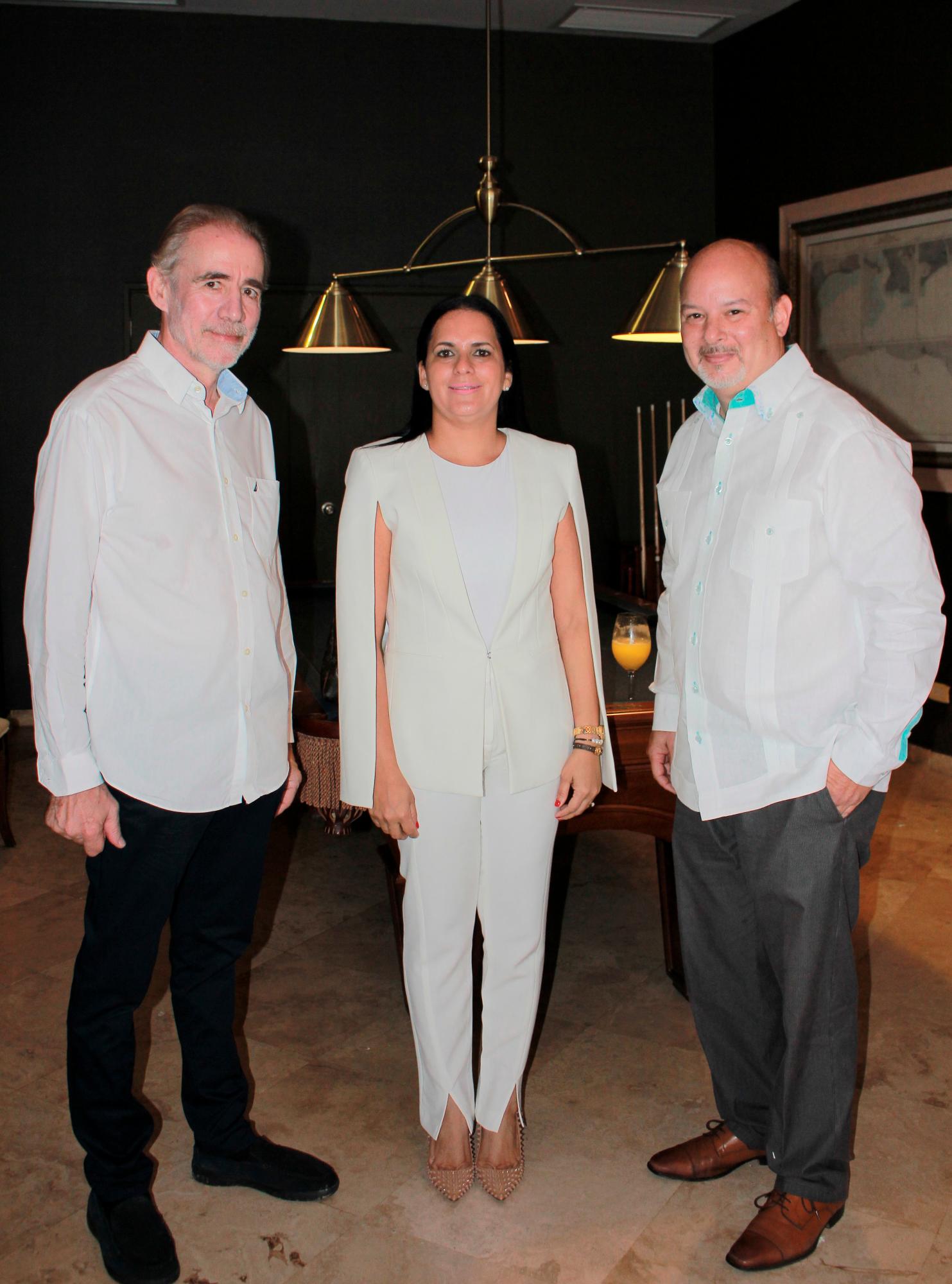 José Lamy, Deyanira Pappaterra y Juanchi Medina.