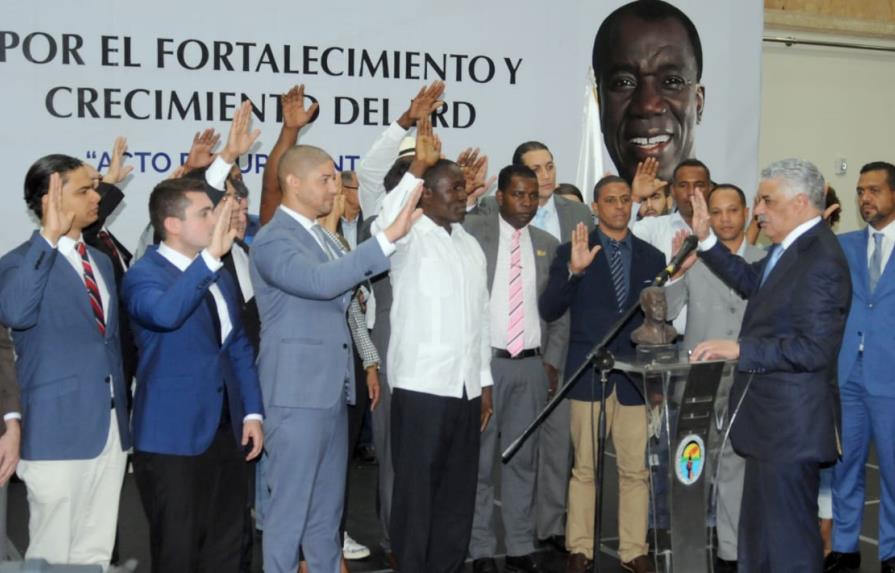 Dirigentes del PRM de siete municipios son juramentados en el PRD