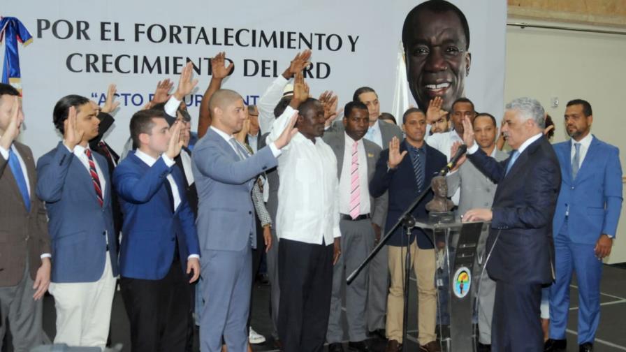 Dirigentes del PRM de siete municipios son juramentados en el PRD