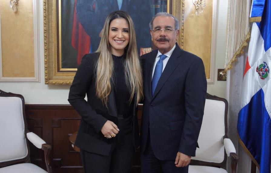 Nathalie Hazim habla con Danilo Medina sobre la clase artística nacional