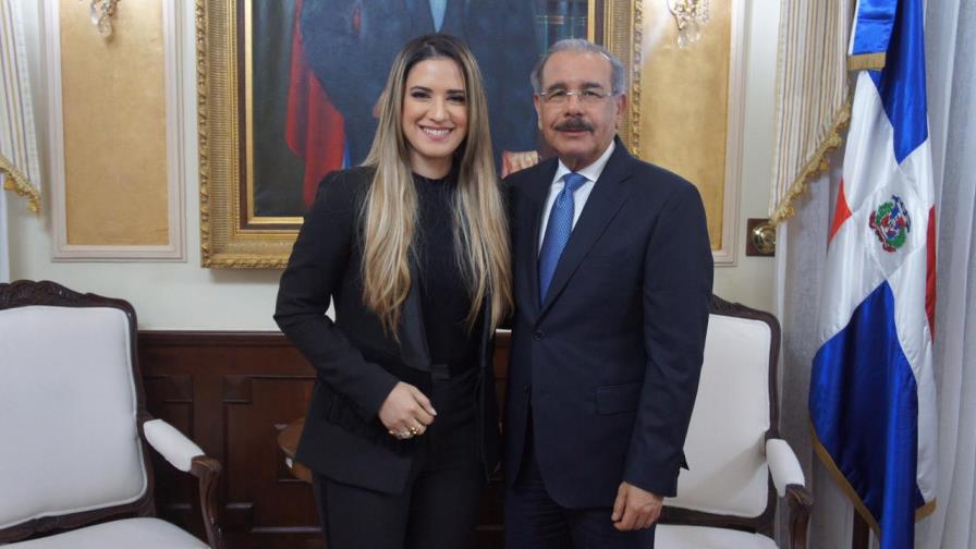 Nathalie Hazim habla con Danilo Medina sobre la clase artística nacional