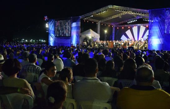 Miles disfrutan concierto “Mi Patria” con Danny Rivera en Fortaleza Ozama