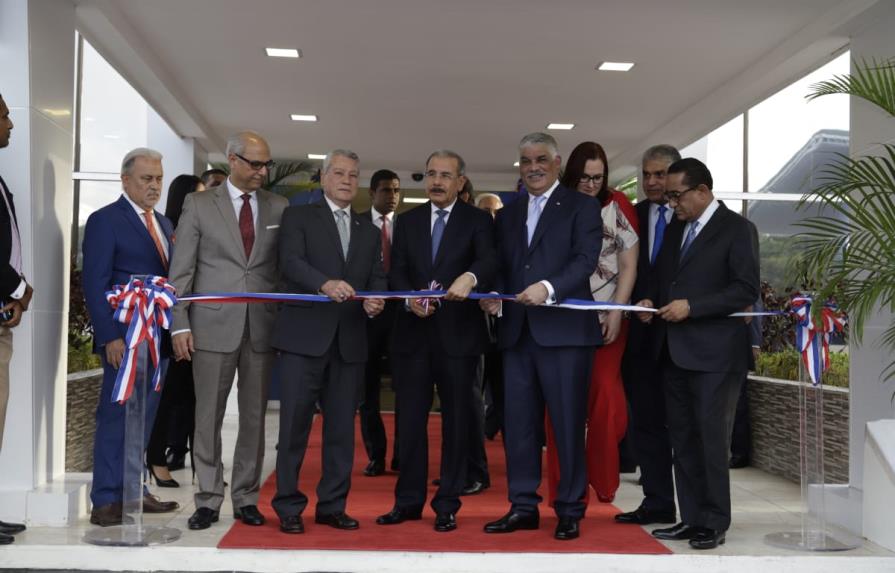 Danilo Medina inaugura nuevas instalaciones en la Cancillería