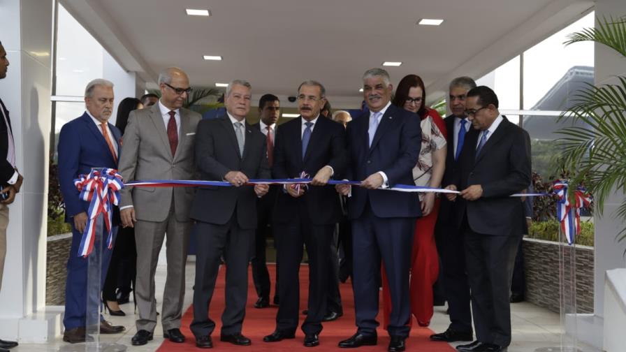 Danilo Medina inaugura nuevas instalaciones en la Cancillería