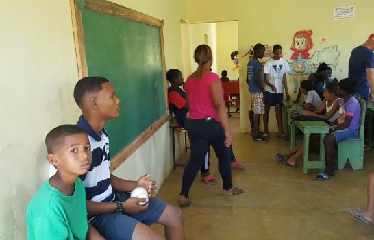 Médico italiano pide ayuda para mejorar una escuela en Montellano