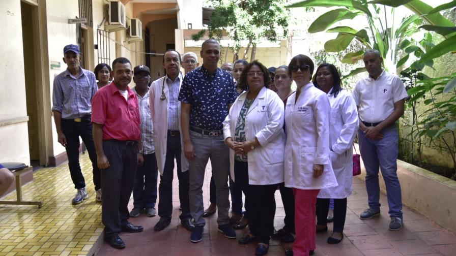 Empleados se oponen al cierre del único centro de atención primaria de la Ciudad Colonial