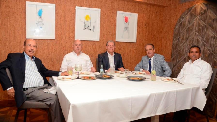 Danilo Medina se reúne con precandidatos presidenciales en el  Palacio Nacional