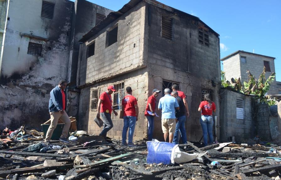 INVI hace levantamiento y promete ayuda a afectados por incendio en Guachupita 