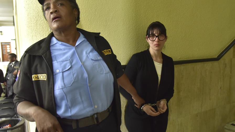 Pareja de líder narco boricua sigue presa 
Pareja sentimental de líder narco boricua sigue presa a suerte de la justicia dominicana