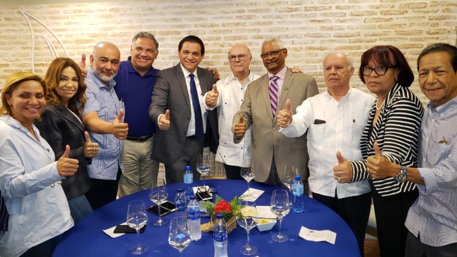 Hipólito Mejía presenta a Daniel Rivera como su candidato a senador por Santiago Hipólito Mejía presenta a Daniel Rivera como su candidato a senador por Santiago