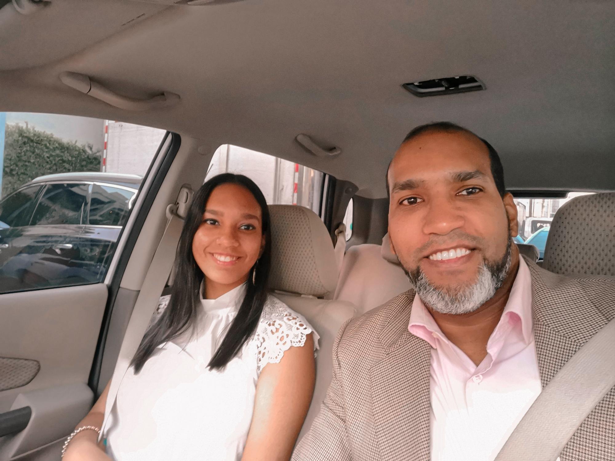 Con su hija mayor, Jasbe Leticia, Dulven comparte su gusto por las series de tv. y los libros. 