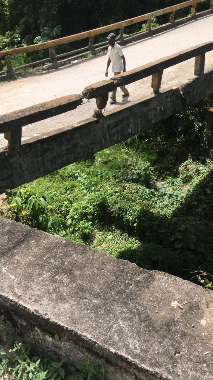 Reclaman reconstrucción de puente en Los Cacaos, San Cristóbal 