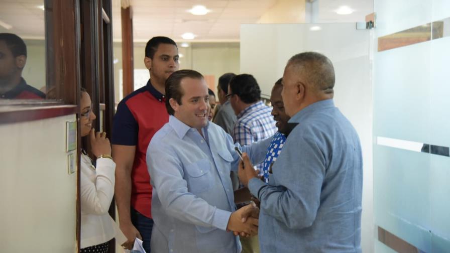 Paliza y diputados del PRM discuten línea a seguir en medio de rumores de modificación constitucional Paliza y diputados del PRM discuten línea a seguir en medio de rumores de modificación constitucional