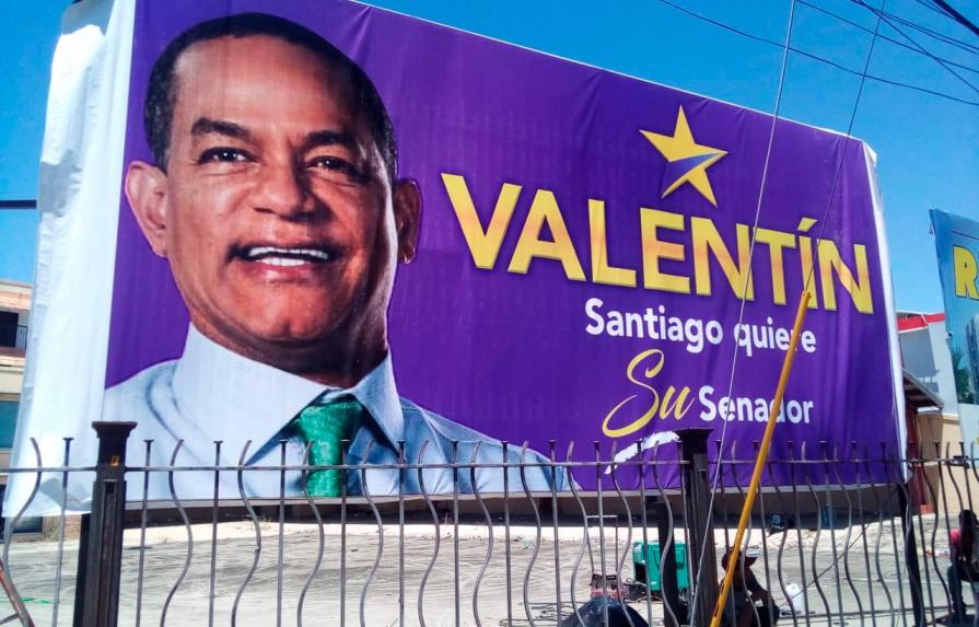 Ayuntamiento de Santiago desmonta valla del senador Julio César Valentín
