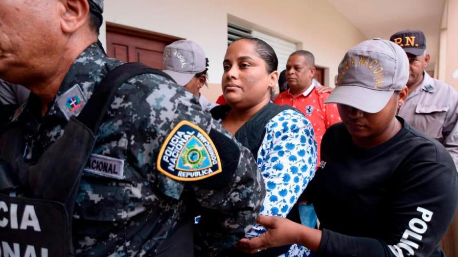 Cambian a prisión domiciliaria coerción a fiscal acusada de poner droga en barbería