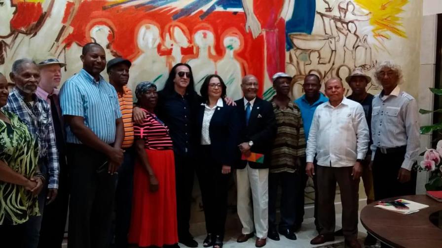 Medina promulga ley de Mecenazgo Medina promulga ley de Mecenazgo