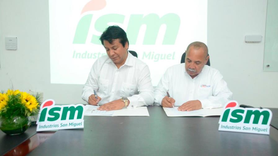 Firman acuerdo impactará 15 mil familias vulnerables de la línea fronteriza con proyectos reducirán efectos de la sequía Firman acuerdo impactará 15 mil familias vulnerables de la línea fronteriza con proyectos reducirán efectos de la sequía