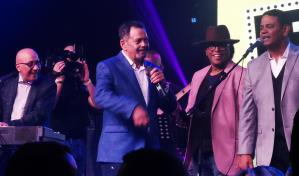 Dioni Fernández celebró con notas en azul sus 40 años de buena música