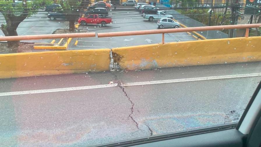 Se agrieta en elevado de la Estrella Sadhalá en Santiago Se agrieta en elevado de la Estrella Sadhalá en Santiago