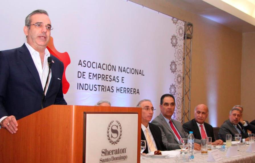 Luis Abinader propone eliminar trabas burocráticas para incentivar empresas  