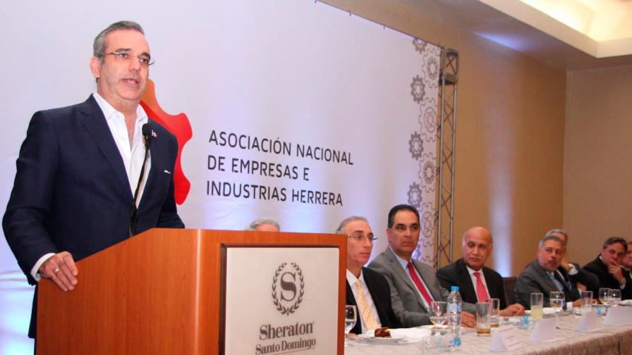 Luis Abinader propone eliminar trabas burocráticas para incentivar empresas  