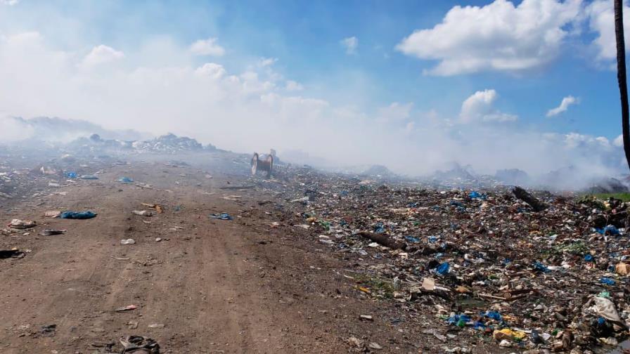 Humareda afecta área de playa de Nagua Humareda afecta área de playa de Nagua