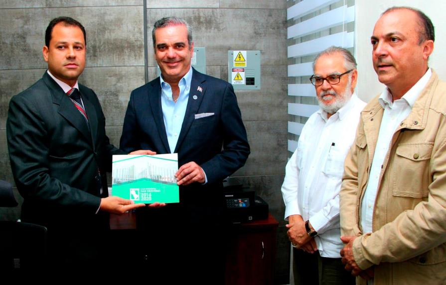 Luis Abinader firma compromiso con sectores de San Cristóbal