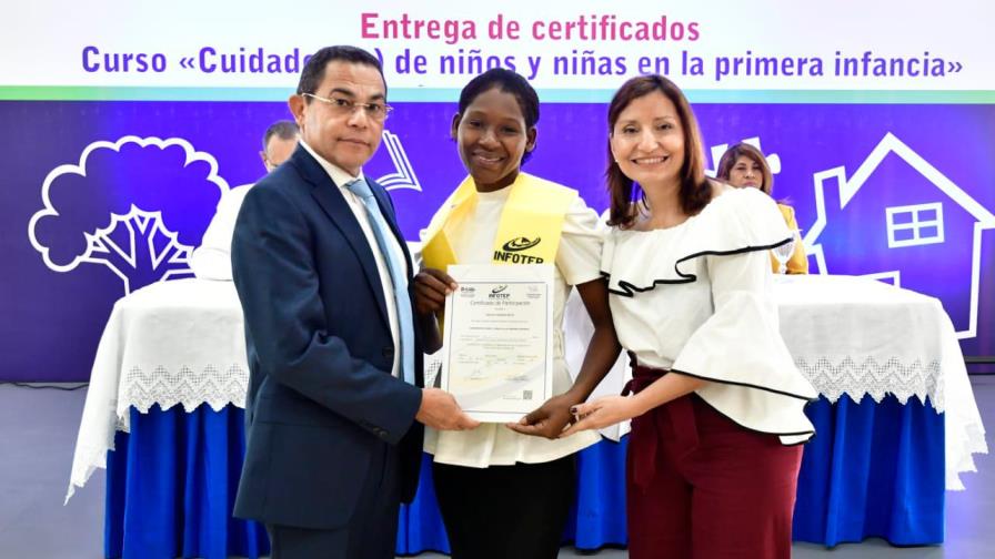 Infotep certifica primer grupo de mujeres en Cuidados a la Primera Infancia