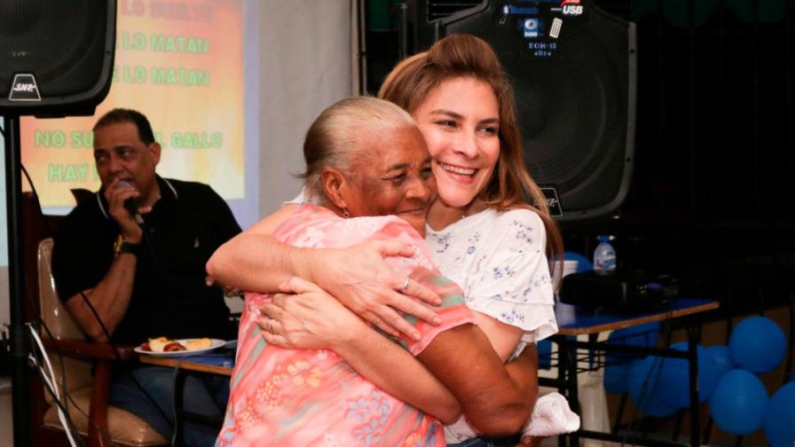 Carolina Mejía asistirá a madres solteras y envejecientes desde la alcaldía