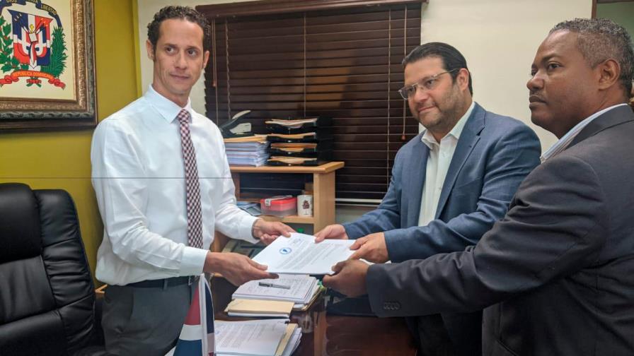 PRM deposita programa de gobierno de Carolina Mejía en la Junta del Distrito Nacional PRM deposita programa de gobierno de Carolina Mejía en la Junta del Distrito Nacional