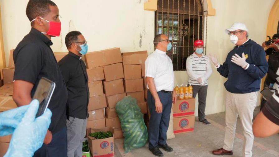 Abinader recorre parroquias, iglesias, casas de acogida y de envejecientes en Villa Altagracia
