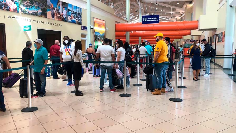 Extreman medidas en los aeropuertos ante COVID-19 Extreman medidas en los aeropuertos ante COVID-19