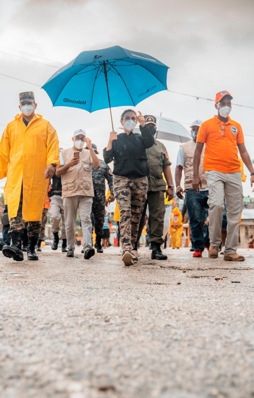 El Cuerpo de Bomberos ha colaborado con un equipo de 250 personas, más 200 voluntarios distribuidos en 15 estaciones.