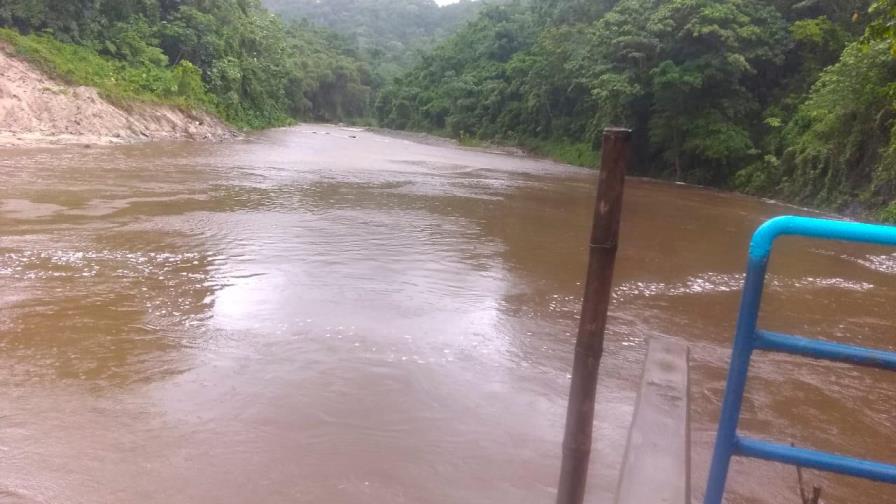 Lluvias garantizan suministro de agua hasta fin de año en el Gran Santo Domingo
Acueductos trabajan a plena capacidad; generan unos 370 millones de galones Lluvias garantizan suministro de agua hasta fin de año en el Gran Santo Domingo
Acueductos trabajan a plena capacidad; generan unos 370 millones de galones