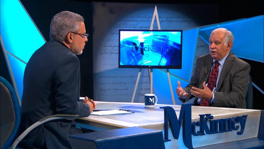 Lozano califica de xenófobos a críticos de su designación en Instituto de Migración Lozano califica de xenófobos a críticos de su designación en Instituto de Migración