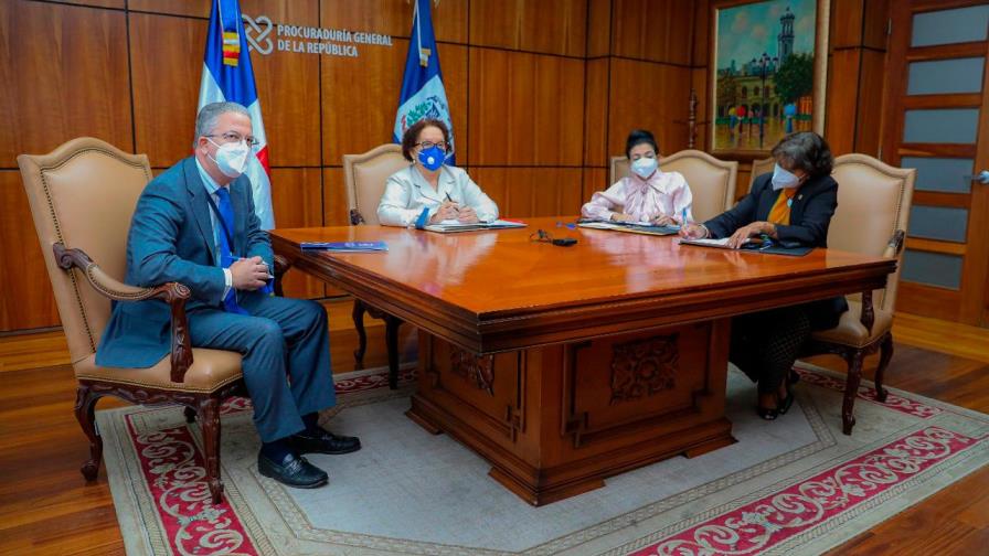 Miriam Germán Brito sostiene un encuentro virtual con la embajadora Robin Berstein 